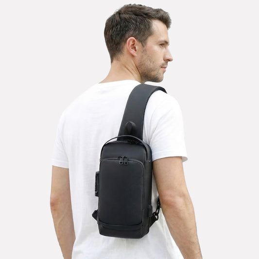 Şarj Girişli Seyahat Omuz Çantası